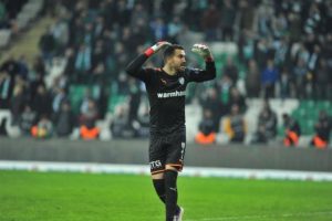Bursaspor, savunmada ge&ccedil;it vermedi