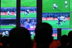 VAR futbol kurallarına eklendi