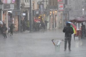 İstanbul'a i&ccedil;in kritik yağış uyarısı