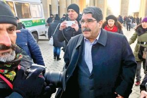 Salih M&uuml;slim PKK mitinginde ortaya &ccedil;ıktı!