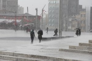 İstanbul'da yağmur etkili oluyor