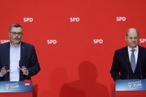 SPD &uuml;yeleri koalisyona 'Evet' dedi