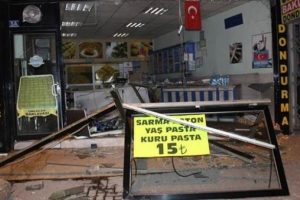 Baklavacıya girdi: "Kaza olmadı ki..."