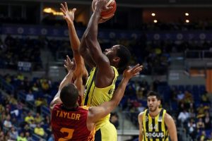 Derbide kazanan Fenerbah&ccedil;e