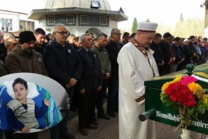 Aras bebek g&ouml;zyaşları i&ccedil;inde toprağa verildi