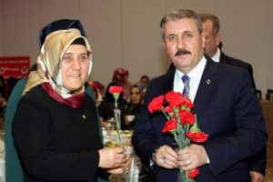 Destici: Aile saadetimizi bulmak zorundayız