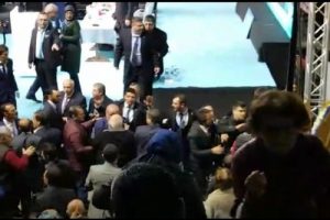 İYİ Parti'nin kongresinde 'imza' krizi