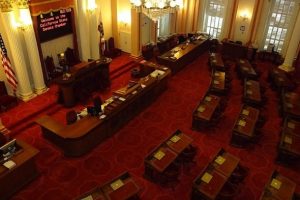 Azerbaycanlı T&uuml;rklerden Kaliforniya senat&ouml;r&uuml;ne sert tepki