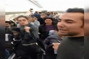 U&ccedil;akta panik! Yolcular u&ccedil;akta sinir krizi ge&ccedil;irdi