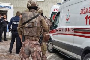 İstanbul Esenyurt Belediyesi ek hizmet binasında silah sesleri