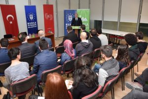 Bursa'da gen&ccedil;ler yeni medyayı dinledi