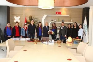 Bursa Nil&uuml;fer Belediye Başkanı Bozbey'den &ouml;ğrencilere tavsiyeler