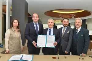 Bursa Y&uuml;z&uuml;nc&uuml;yıl Mahallesi'ne yeni park i&ccedil;in imzalar atıldı