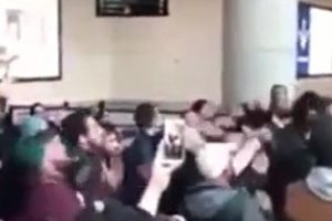 Esenboğa Havalimanı'nda zikir sosyal medyayı salladı!