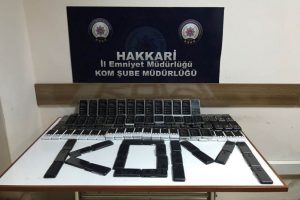 Hakkari'de ka&ccedil;ak sigara ve cep telefonu operasyonu