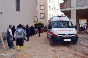 İnşaattan d&uuml;şen sıva ustası hayatını kaybetti