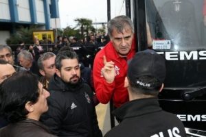 Şenol G&uuml;neş'e tepki g&ouml;steren taraftarlar konuştu