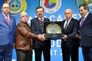 Hisarcıklıoğlu, Bursa Karacabey'de &ouml;d&uuml;l t&ouml;renine katıldı