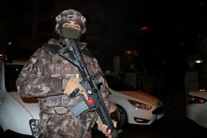 Şafak baskını operasyonunda 40 g&ouml;zaltı