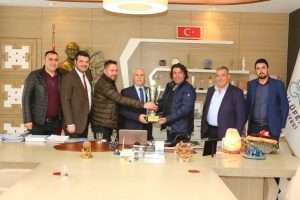 Şampiyon kul&uuml;pten Bursa Nil&uuml;fer Belediye Başkanı Bozbey'e ziyaret