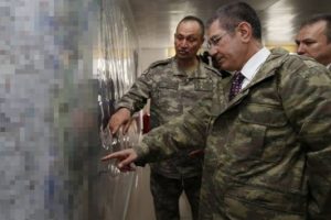 Milli Savunma Bakanı Canikli, sınır hattında
