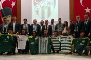 Bursa Ticaret ve Sanayi&nbsp;Odası'ndan &ouml;ğrencilere Bursaspor forması