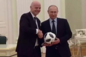 Putin ve Infantino futbol oynadılar