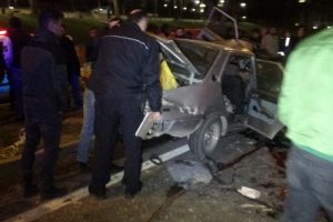 İki ara&ccedil; kafa kafaya &ccedil;arpıştı: 1 &ouml;l&uuml;, 1 yaralı