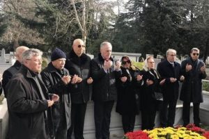 &Ccedil;etin Eme&ccedil; mezarı başında anıldı