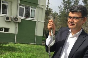 Bursa'da yakaladığı yılanı baharı m&uuml;jdelediği i&ccedil;in serbest bıraktı