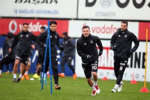Beşiktaş Gen&ccedil;lerbirliği ma&ccedil;ı hazırlıklarını s&uuml;rd&uuml;rd&uuml;