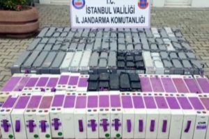 Kardeş ak&uuml; hırsızlarına jandarmadan su&ccedil;&uuml;st&uuml;