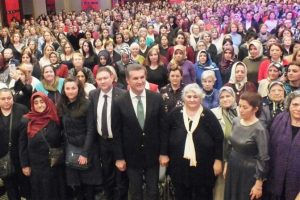 Mustafa Sarıg&uuml;l Kadınlar G&uuml;n&uuml;'nde adaylık sinyali verdi