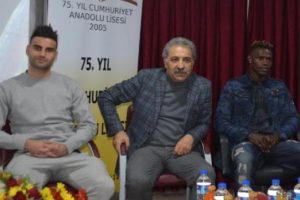 Kayserispor'un yıldızları &ouml;ğrencilerle buluştu