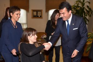 Bursa Osmangazi Belediye Başkanı D&uuml;ndar kadın personelin g&uuml;n&uuml;n&uuml; kutladı