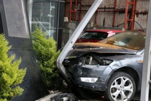 Polisten ka&ccedil;an ş&uuml;pheli ortalığı birbirine kattı
