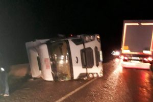 Bursa'da yan yatan tırdan burnu bile kanamadan &ccedil;ıktı