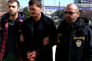 2 ay &ouml;nce askerden gelen oğlunu &ouml;ld&uuml;rd&uuml;