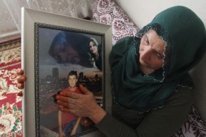 Kanser hastası anne, Brezilya'ya giden oğlunun sesini 1.5 yıldır duymuyor
