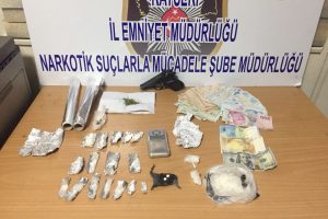 Uyuşturucu ticareti yapan şahıslara operasyon: 5 g&ouml;zaltı