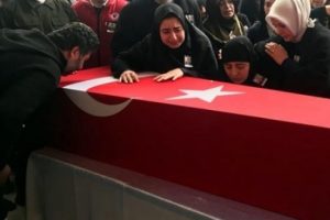 Askeri aracın devrilmesi sonucu şehit olan askere veda