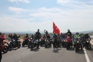 Motosiklet tutkunlarından Zeytin Dalı Harekatı'na destek