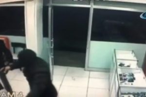 İstanbul'da film gibi soygun kamerada!