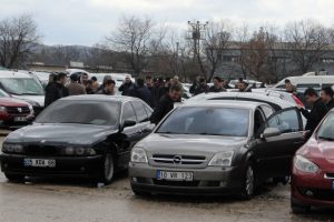 İkinci el otomobile bakan &ccedil;ok ancak alan yok