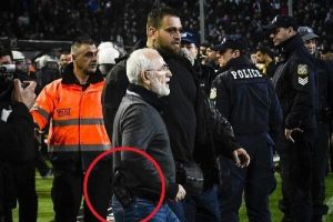 &Ccedil;ipras'a yakın iş adamı silahı ile sahaya girdi