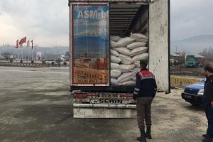 G&uuml;mr&uuml;k ka&ccedil;ağı 20 ton &ccedil;ay ele ge&ccedil;irildi