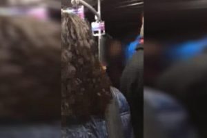 Metrobüste öpüşme krizi! 'Ahlak bekçisiyim, Avrupalı değilim'