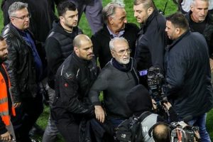 Yunanistan futbolunda kaos bitmiyor