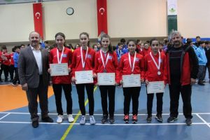Bursa Osmangazi'de badminton heyecanı