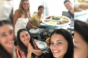 Metin Hara, Adriana Lima'nın ailesiyle tanıştı